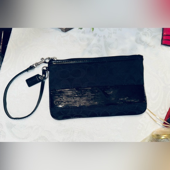 Coach Signature Jacquard Sequin Stripe Large Wristlet -‎ Like New - Picture 4 of 6